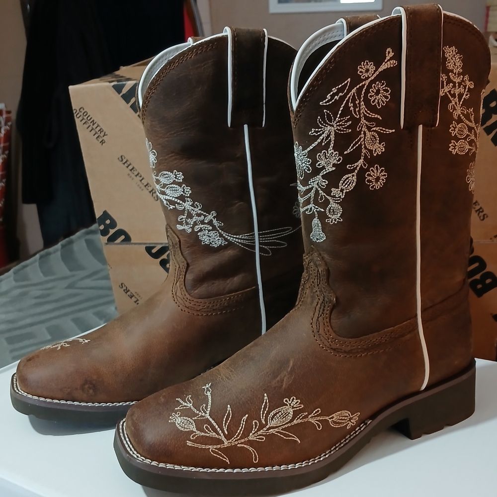 Women's Size 8 Brown Embroidered Shyanne Cowboy Boots